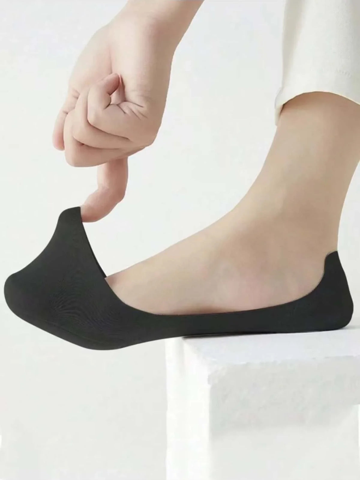 Women's FitGearly boat socks designed for plantar fasciitis, soft fabric with supportive fit for comfort and foot health.